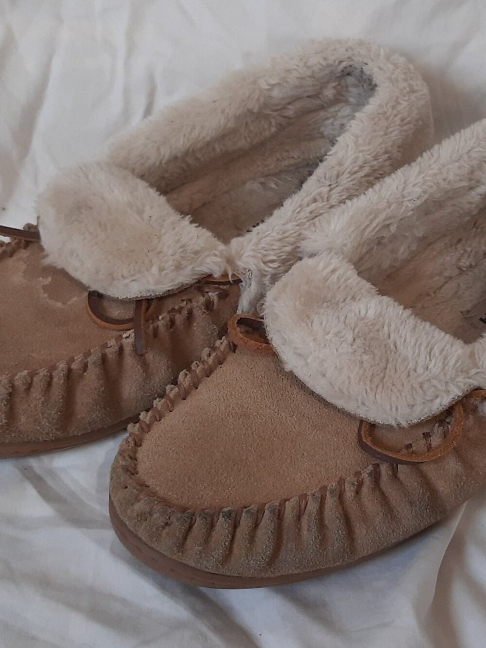 Minnetonka Tabby Folded Moccasin Slipper, Women's 11M